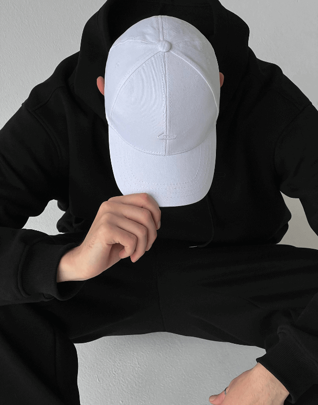Чоловіча кепка з білим логотипом, біла - Фото 1