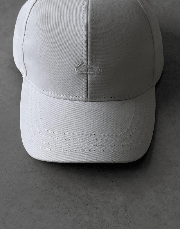 Чоловіча кепка з білим логотипом, біла - Фото 5