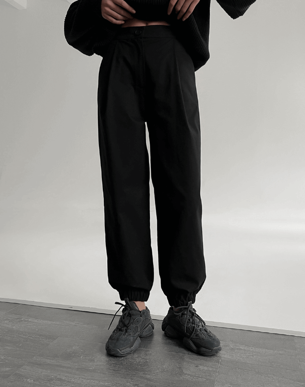 Текстильні брюки-джогери, чорні - Фото 1