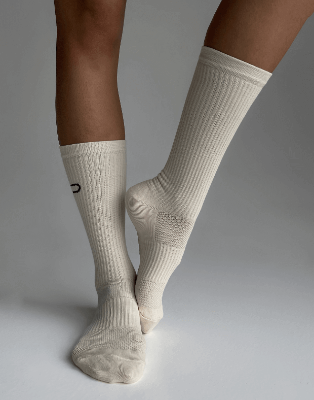 Шкарпетки логотип збоку, молочні - Фото 3