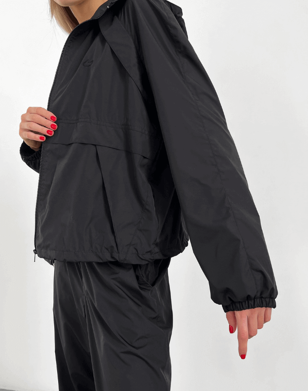 Куртка оверсайз з капюшоном з плащової тканини на блискавці, чорна - Фото 4