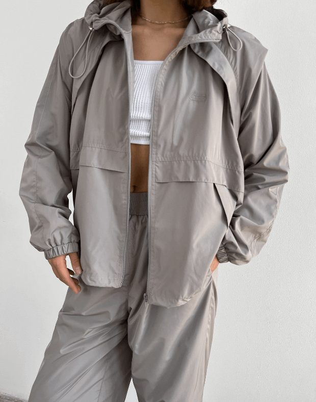 Куртка оверсайз з капюшоном з плащової тканини на блискавці, кавово-сіра - Фото 1