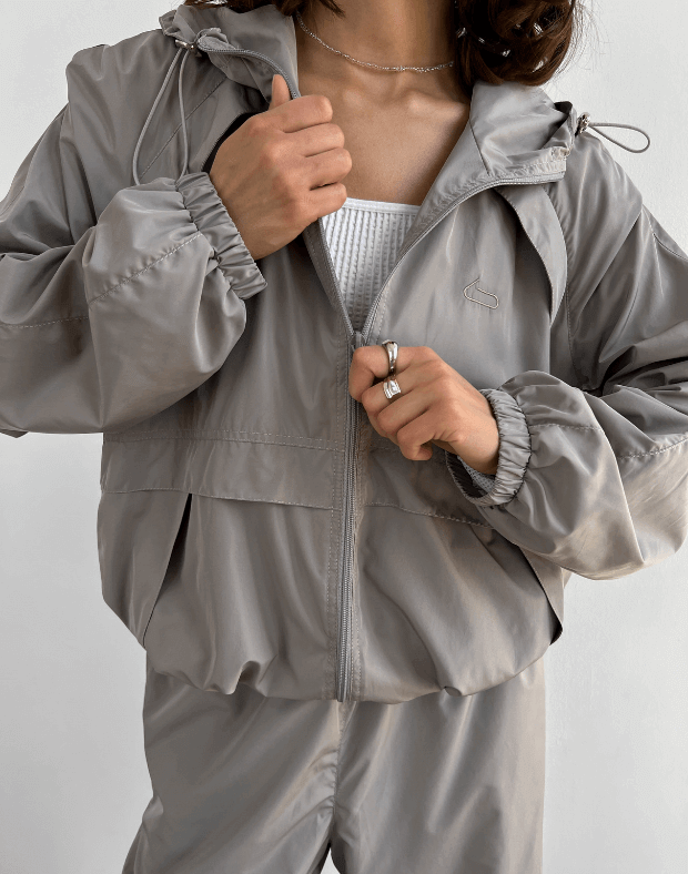 Куртка оверсайз з капюшоном з плащової тканини на блискавці, кавово-сіра - Фото 5