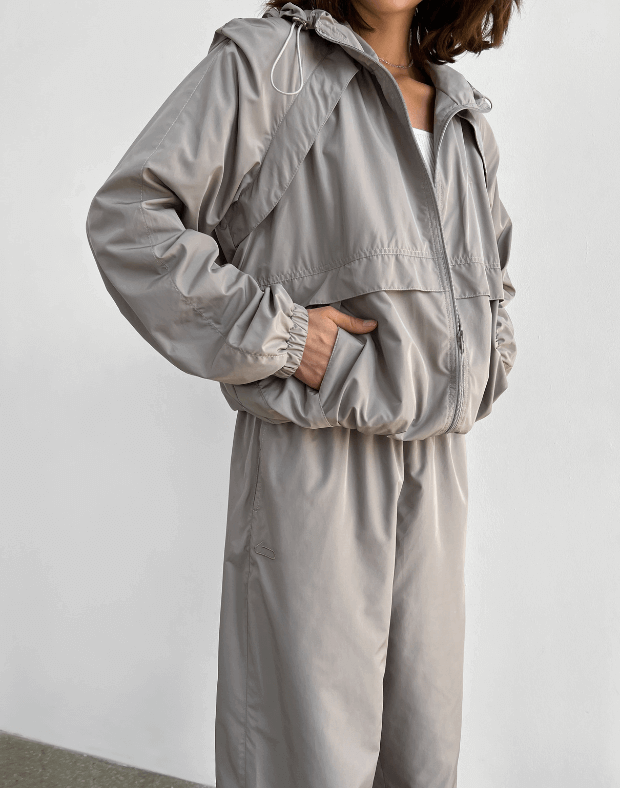 Куртка оверсайз з капюшоном з плащової тканини на блискавці, кавово-сіра - Фото 4