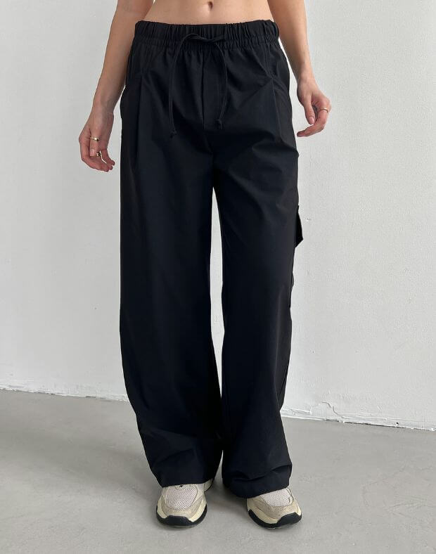 Прямі штани карго з плащової тканини, чорні - Фото 1