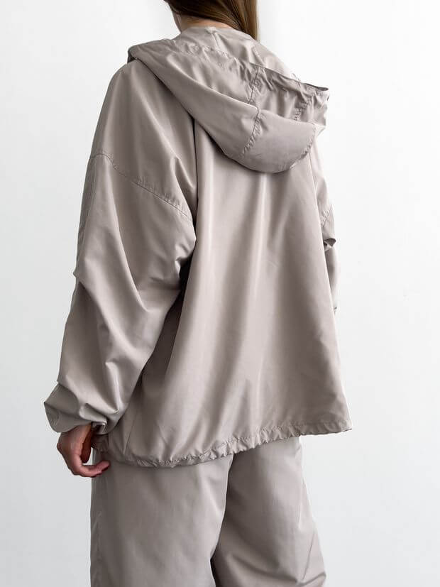 Куртка оверсайз із плащової тканини з затяжкою та магнітними ґудзиками, світло-кавова - Фото 2