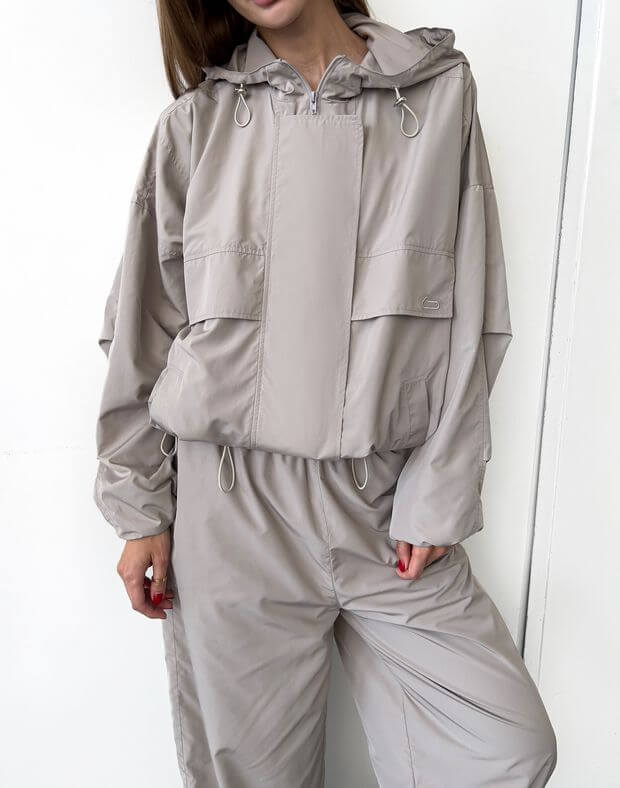 Куртка оверсайз із плащової тканини з затяжкою та магнітними ґудзиками, світло-кавова - Фото 1