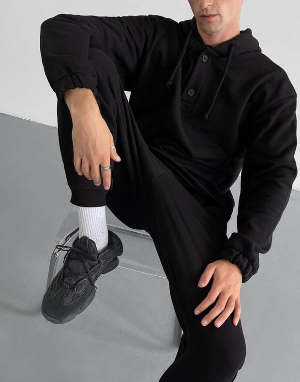 Комплект чоловічий худі-поло з декоративними ґудзиками та джогери класичні, чорні - Фото 2
