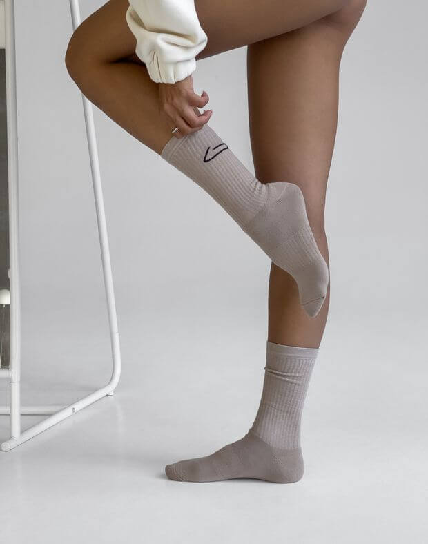 Шкарпетки осінні жіночі з логотипом, кавові  - Фото 3