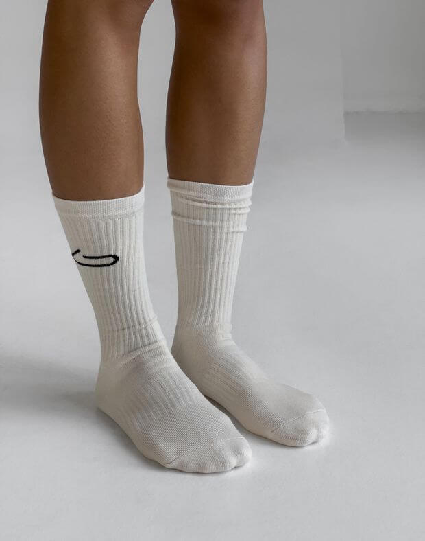 Шкарпетки осінні жіночі з логотипом, молочні - Фото 1