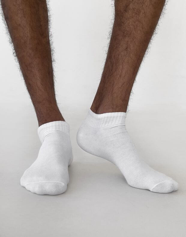 Чоловічі шкарпетки середньої довжини, білі - Фото 1