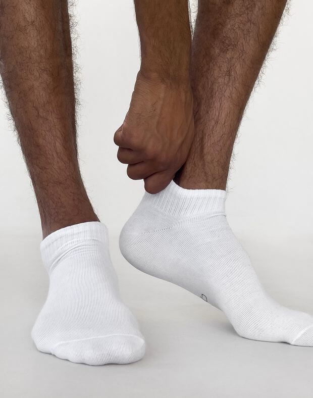 Чоловічі шкарпетки середньої довжини, білі - Фото 4