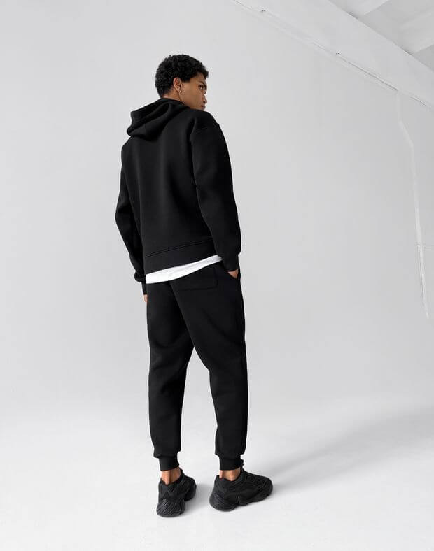 Комплект чоловічий зимовий худі класичний та джогери оверсайз з кишенею позаду з тканини з начосом, чорні - Фото 2