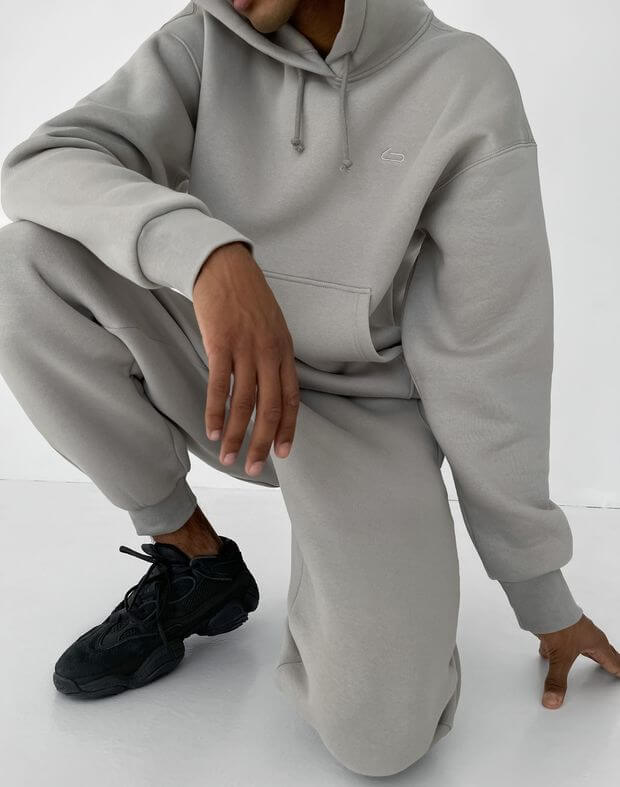 Комплект чоловічий зимовий худі класичний та джогери оверсайз з кишенею позаду з тканини з начосом, світло-сірі - Фото 5