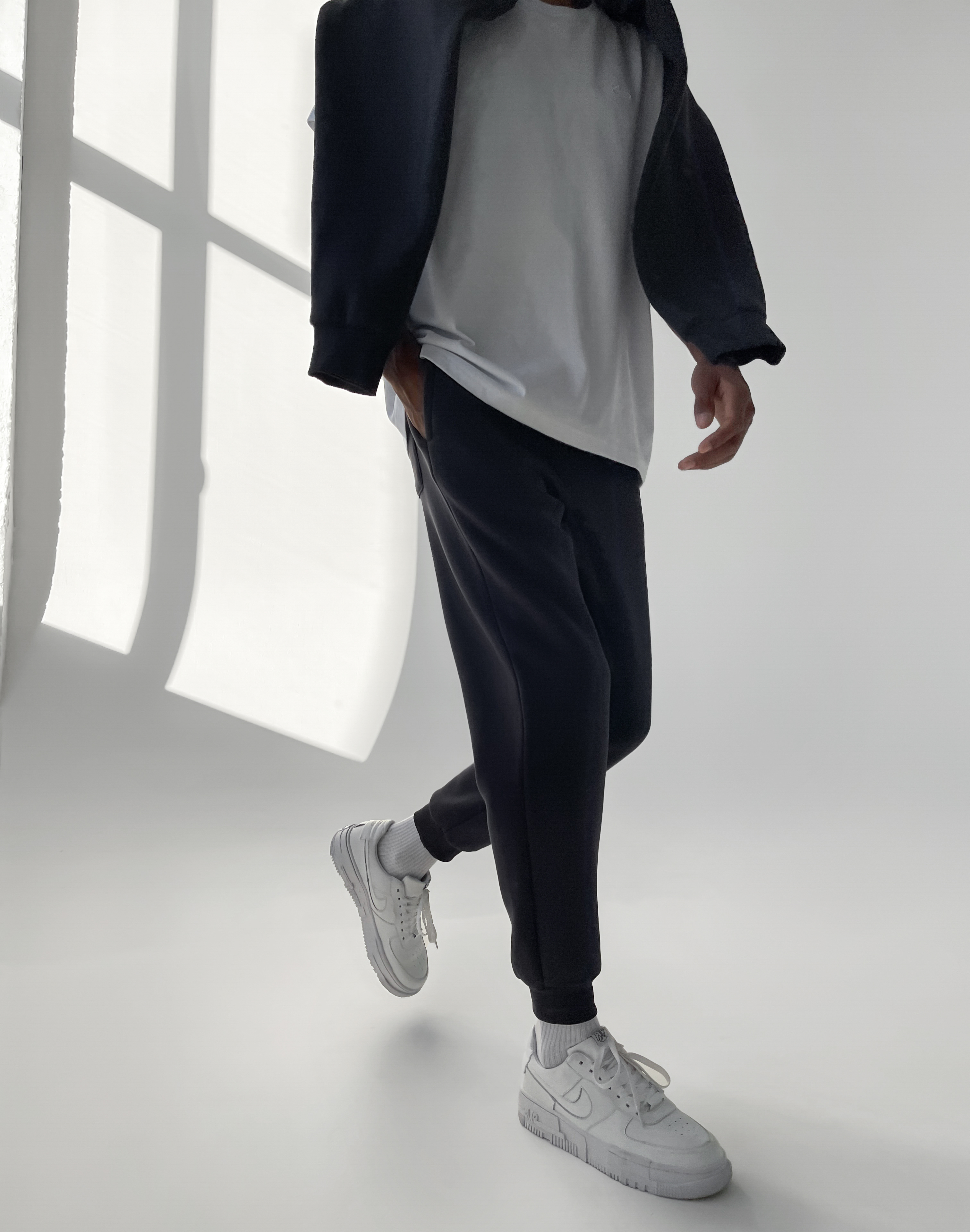 Комплект чоловічий зимовий худі класичний та джогери оверсайз з кишенею позаду з тканини з начосом, темний графіт - Фото 6