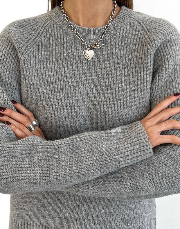 Wełniany sweter basic o klasycznym kroju, jasnoszary - Фото 5
