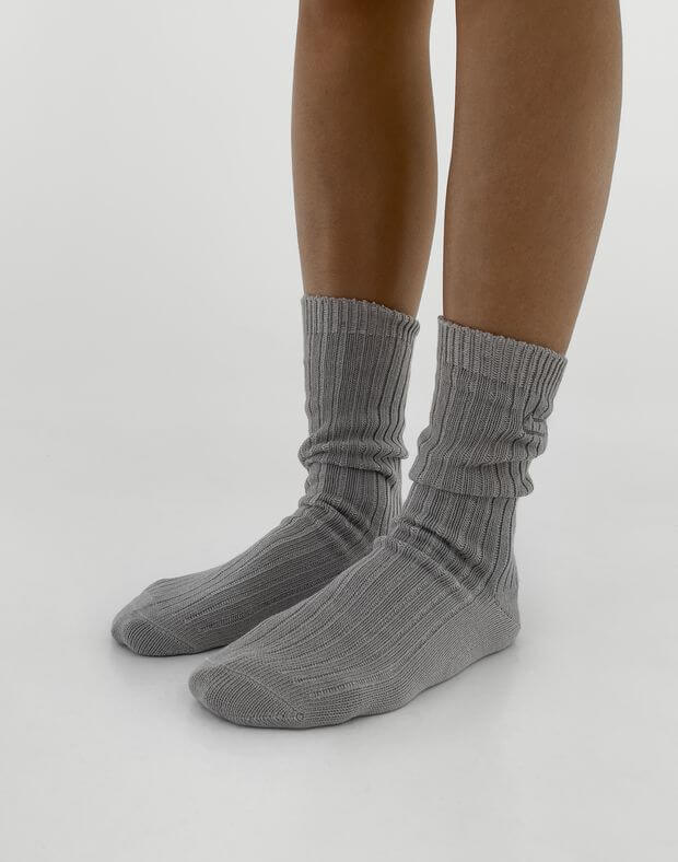 Вʼязані зимові шкарпетки з вишитим логотипом, сірі - Фото 3