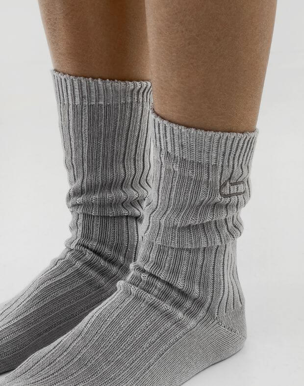 Вʼязані зимові шкарпетки з вишитим логотипом, сірі - Фото 4
