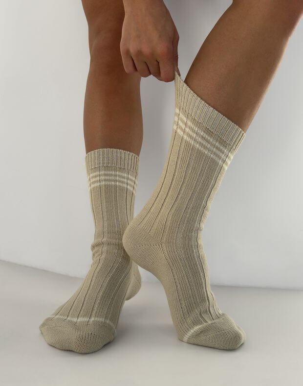 Вʼязані зимові шкарпетки зі смужками, бежеві - Фото 8