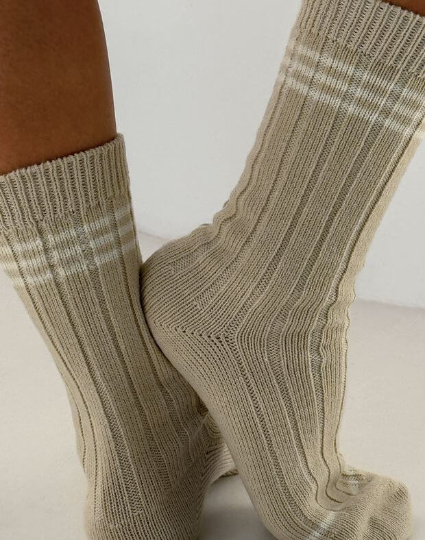 Вʼязані зимові шкарпетки зі смужками, бежеві - Фото 7