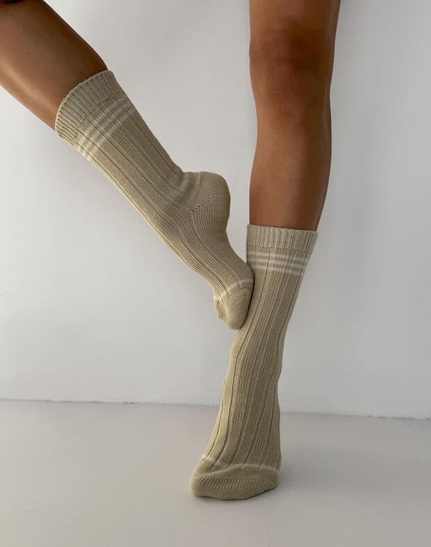 Вʼязані зимові шкарпетки зі смужками, бежеві - Фото 5