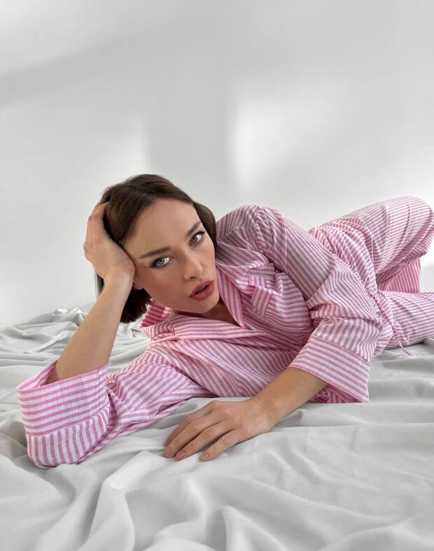 Комплект піжамний сорочка та штани вільного крою, білі в рожеву смужку - Фото 4