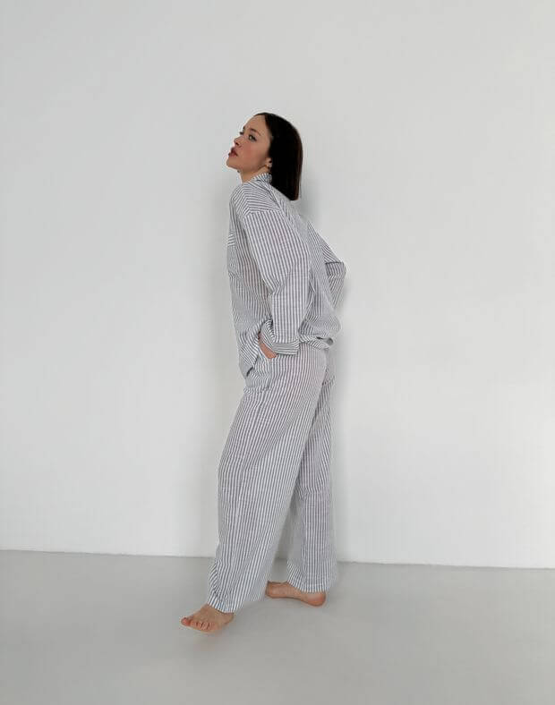 Spodnie od piżamy o swobodnym kroju, biały z szary paskiem - Фото 4