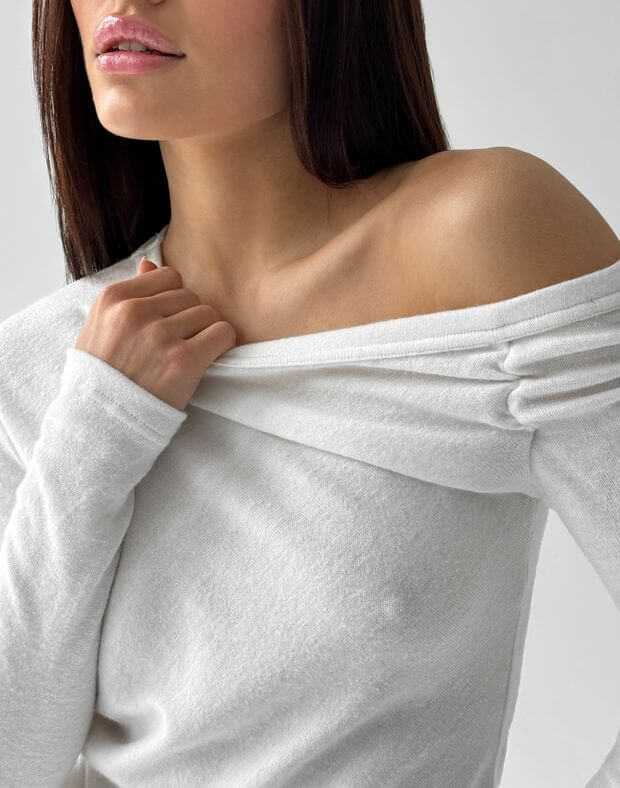 Longsleeve z angory asymetryczny na jednym ramieniu, mleczarnia - Фото 5