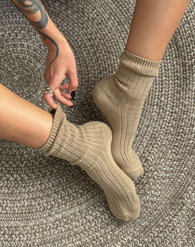Вʼязані зимові шкарпетки з вишитим логотипом, кавові - Фото 7