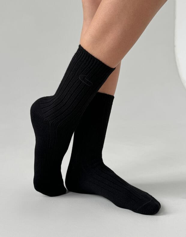 Вʼязані зимові шкарпетки з вишитим логотипом, чорні - Фото 6