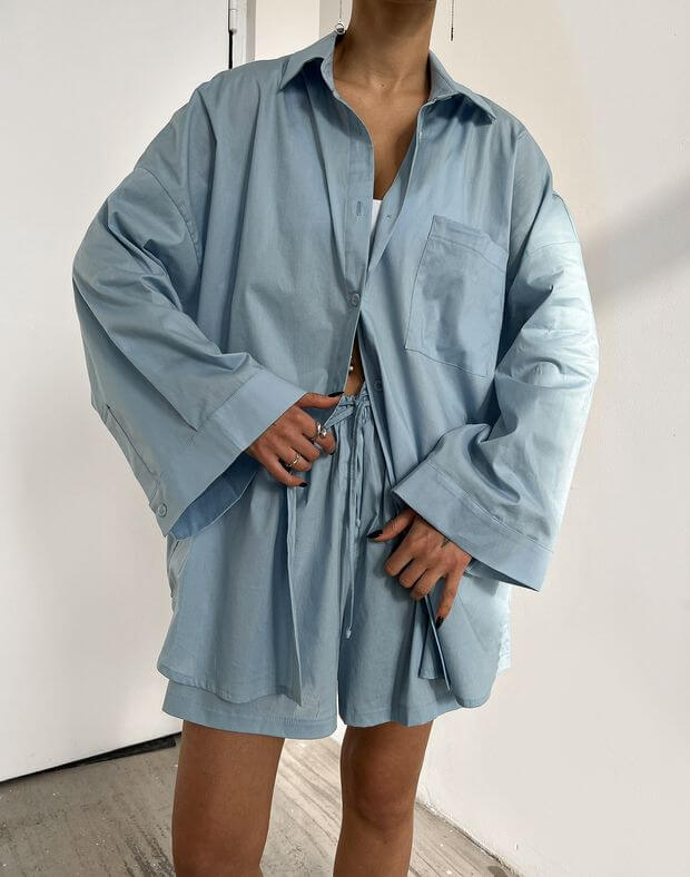 Комплект піжамний з попліну сорочка з широким рукавом та шорти, блакитні - Фото 1
