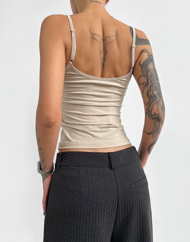 Koszulka z gładkiej tkaniny na cienkich ramiączkach, długość standardowa, cappuccino - Фото 2