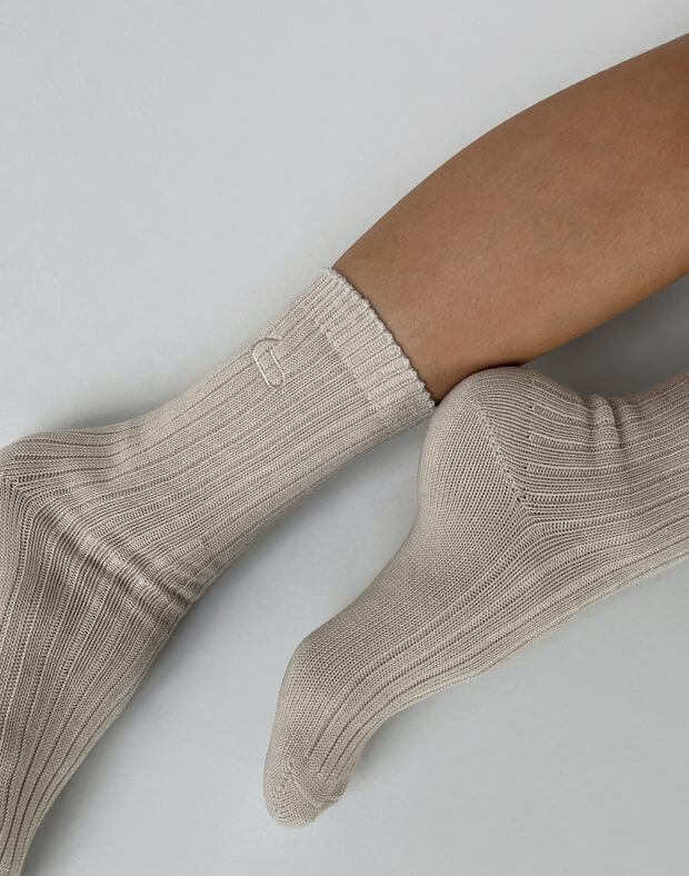 Вʼязані зимові шкарпетки з вишитим логотипом, бежеві - Фото 5