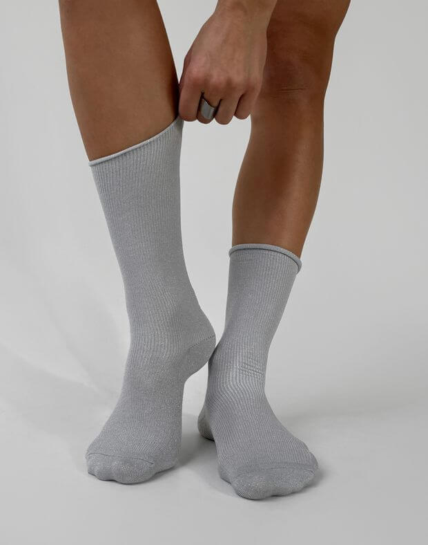 Жіночі шкарпетки з люрексом, срібні  - Фото 1