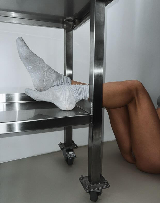 Жіночі шкарпетки з люрексом, срібні  - Фото 3