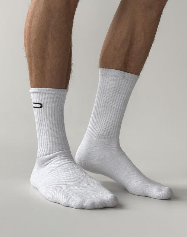 Шкарпетки осінні чоловічі з маленьким логотипом, білі - Фото 1
