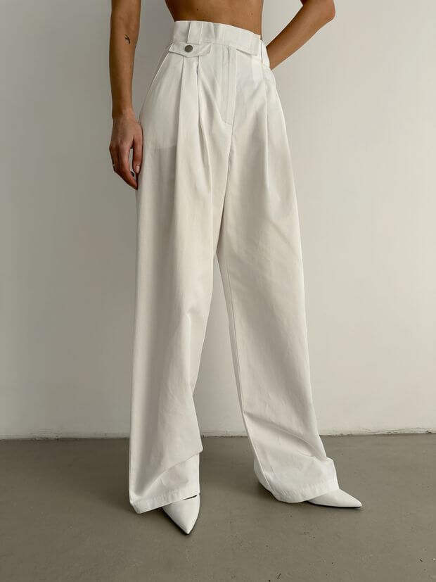 Spodnie z wysokim stanem i ozdobnym paskiem z klapką, biały - Фото 1