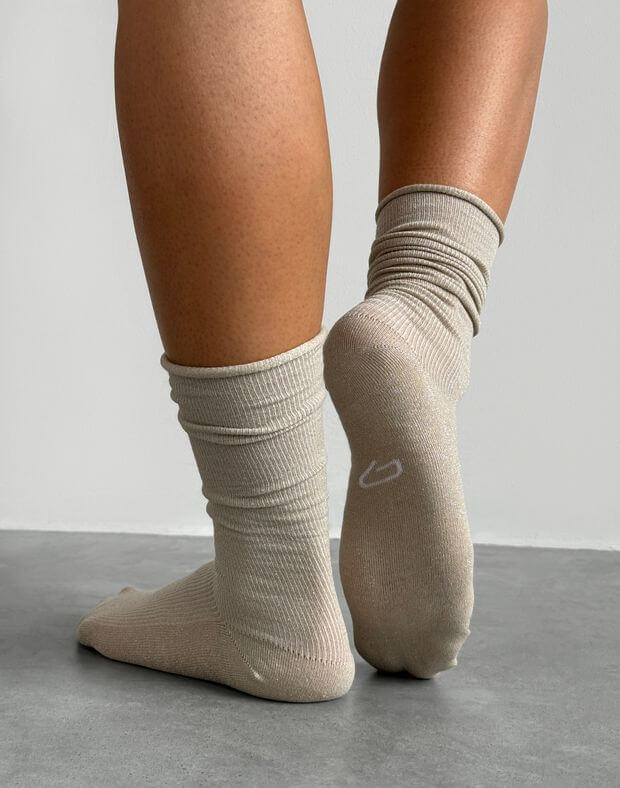 Жіночі шкарпетки з люрексом, золоті - Фото 2