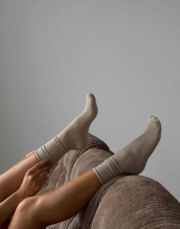 Жіночі шкарпетки з люрексом, золоті - Фото 5