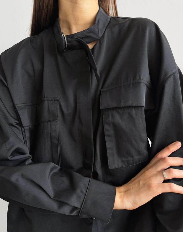 Сорочка вкорочена з накладними кишенями, чорна - Фото 5
