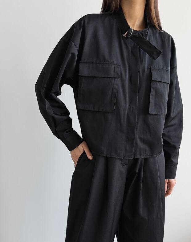 Сорочка вкорочена з накладними кишенями, чорна - Фото 1