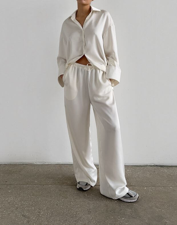 Комплект сатиновий сорочка базова оверсайз та штани піжамного стилю, молочні - Фото 1