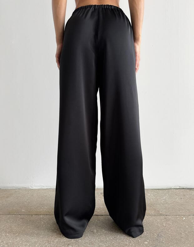Штани сатинові піжамного стилю, чорні - Фото 2