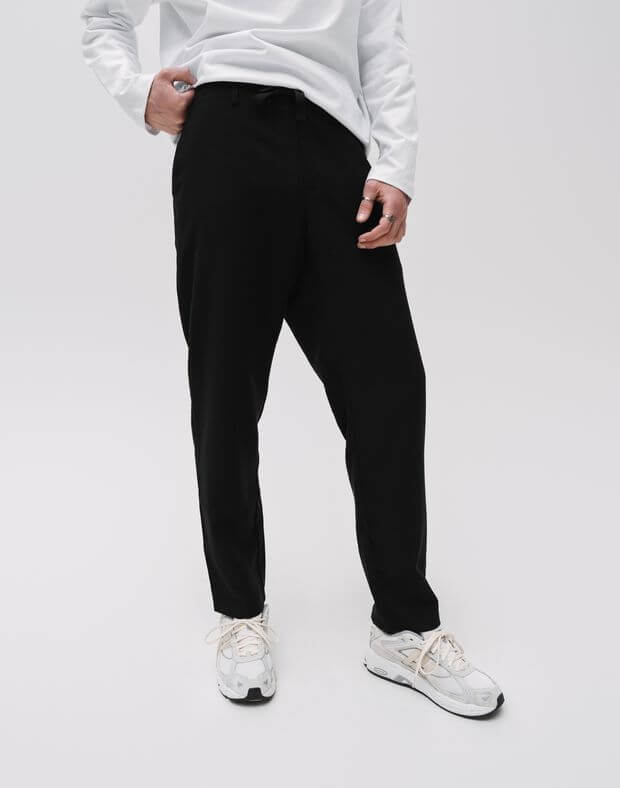 Чоловічі штани з легкої тканини, чорні - Фото 1