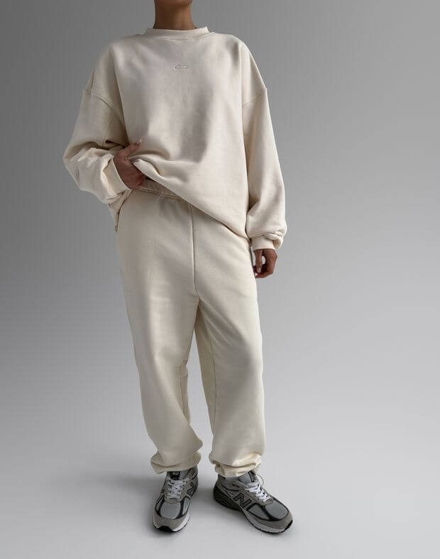 Komplet wiosenna bluza oversize i spodnie jogger z cienkim paskiem, kremowy - Фото 1