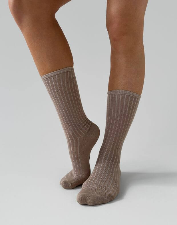 Високі шкарпетки в рубчик, темно-бежеві - Фото 6