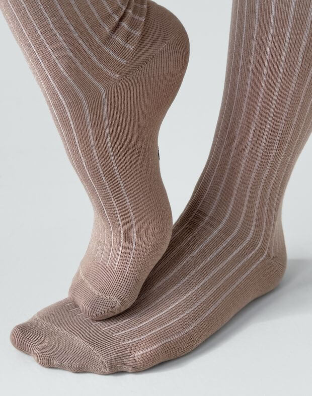Високі шкарпетки в рубчик, темно-бежеві - Фото 5