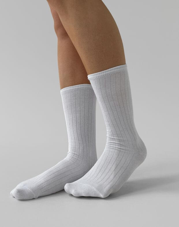 Високі шкарпетки в рубчик, білі - Фото 5