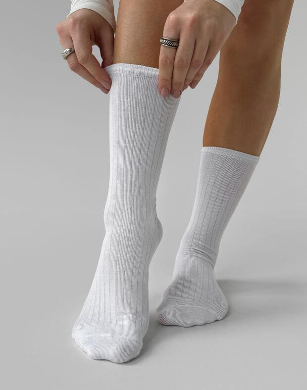 Високі шкарпетки в рубчик, білі - Фото 1