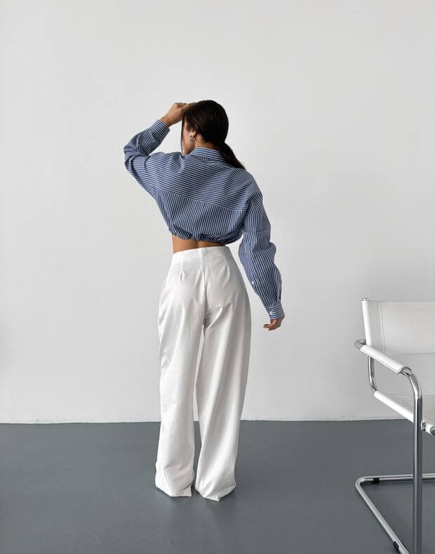 Stylizacje z koszula na zaciągnięciu i spodnie z fałdami - Фото 3